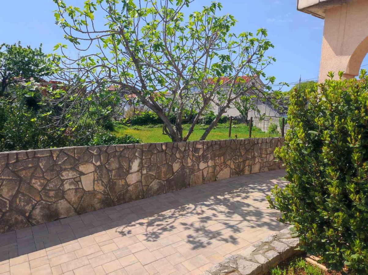 Apartment Rose Krk Town Exterior foto
